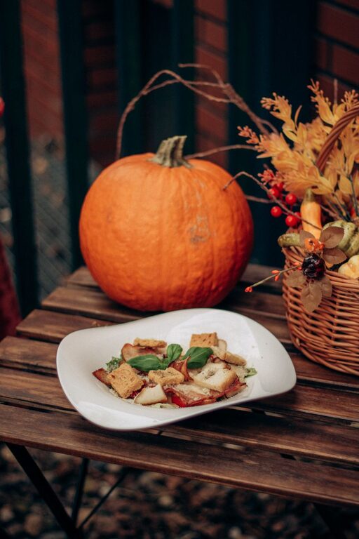 Sezonowe menu małych restauracji: inspiracje do gotowania w domu